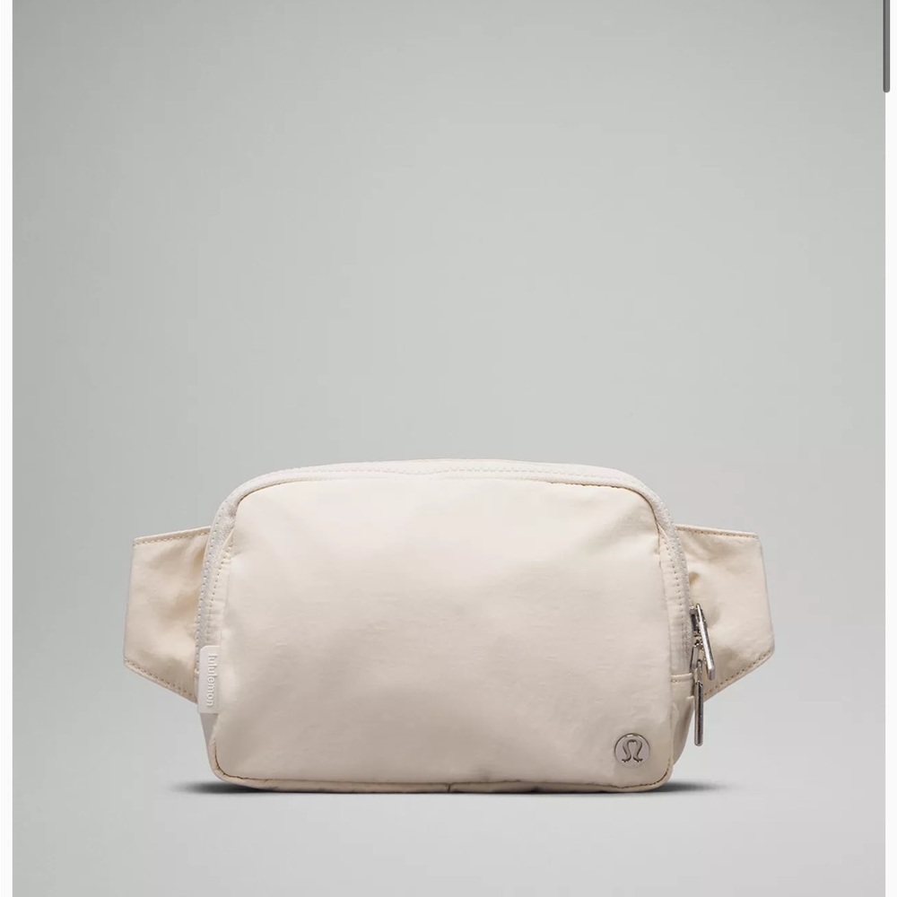 NWT Lululemon” Wear Everywhere Belt Bag”.